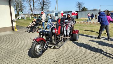 Akcję „Koła kręcą się w temacie ASD” zorganizowano w Gromadzicach